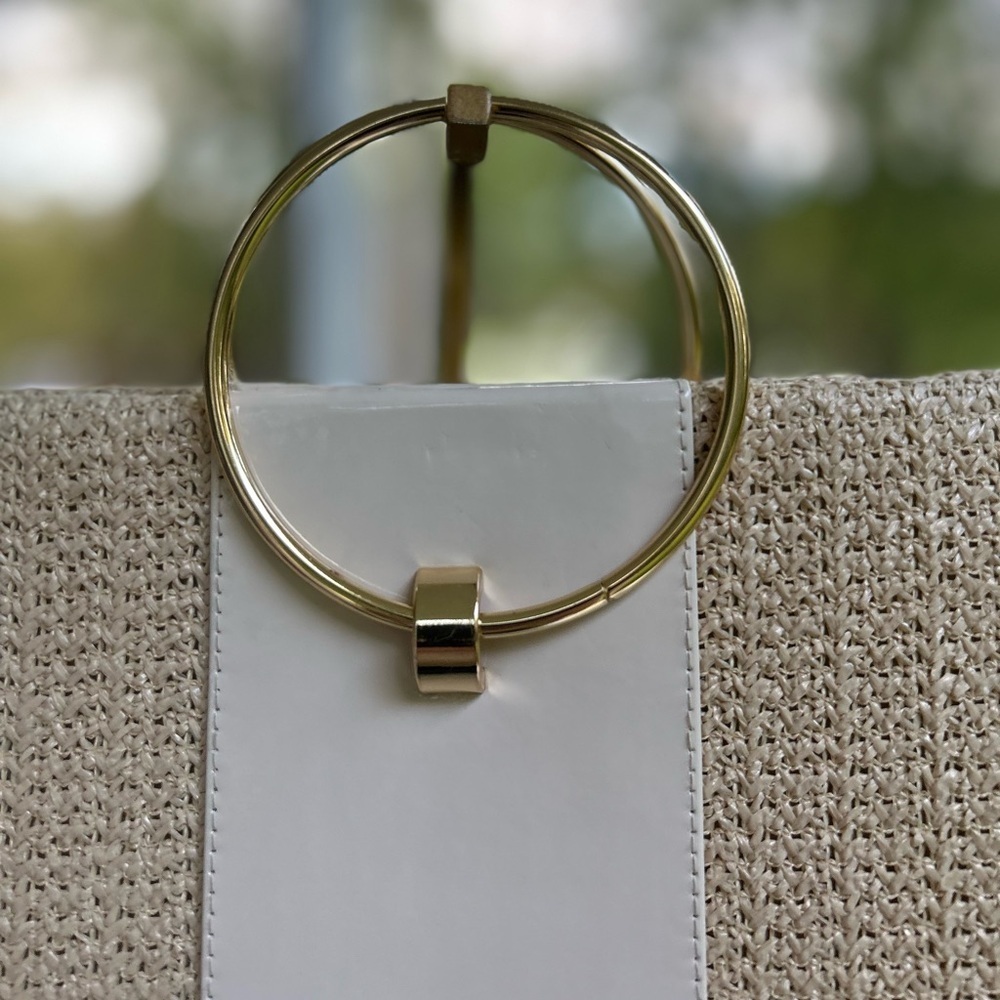Puedo straw handbag Chic Cream Tan Clutch with Gold Ring Accent - Picture 4 of 5
